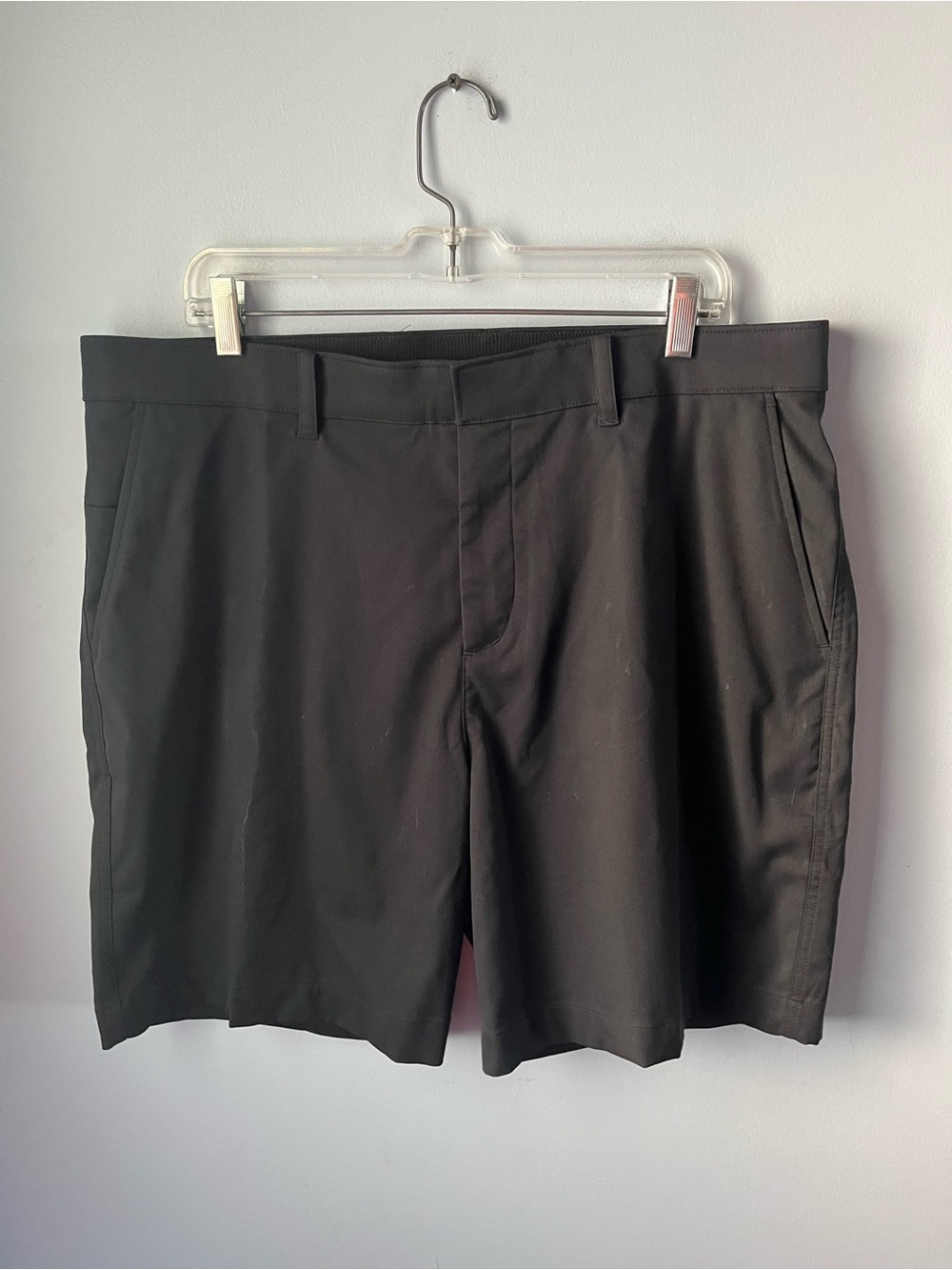 Nike Men's Charcoal Gray Flat Front Casual Athletic Shorts Pockets Size 38